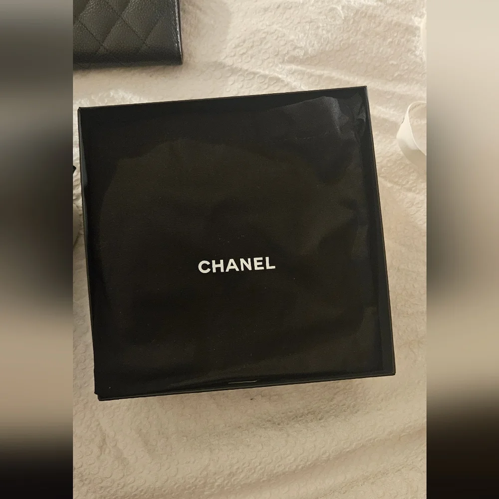 Chanel REVERSIBLE Belt NWT Rare SZ 110 - Picture 3 of 6